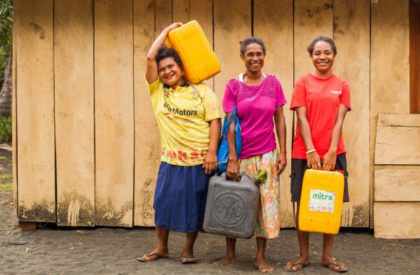 Water collection during the drought PNG 6234 Alicia Fox Photography